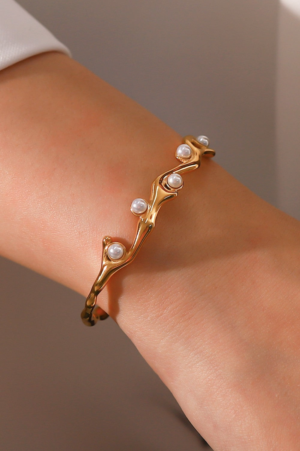 Inlaid Pearl Fashion Bracelet